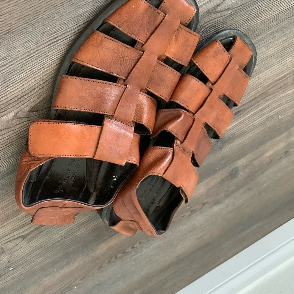 Sandals - Picture 7 of 10